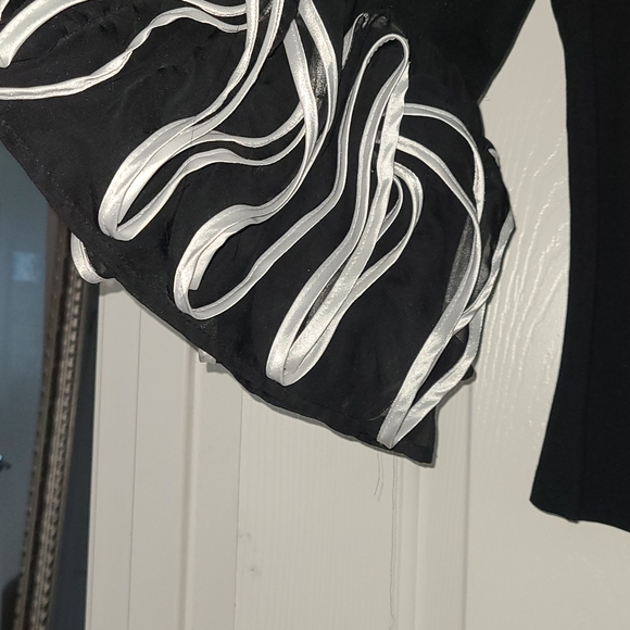 Tops - Picture 3 of 4